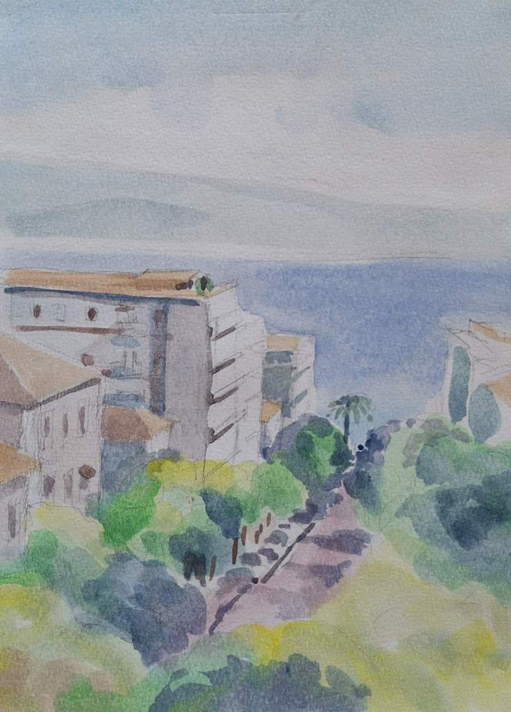 Vue aquarellée d'une ville côtière avec des bâtiments et des arbres, surplombant la mer.