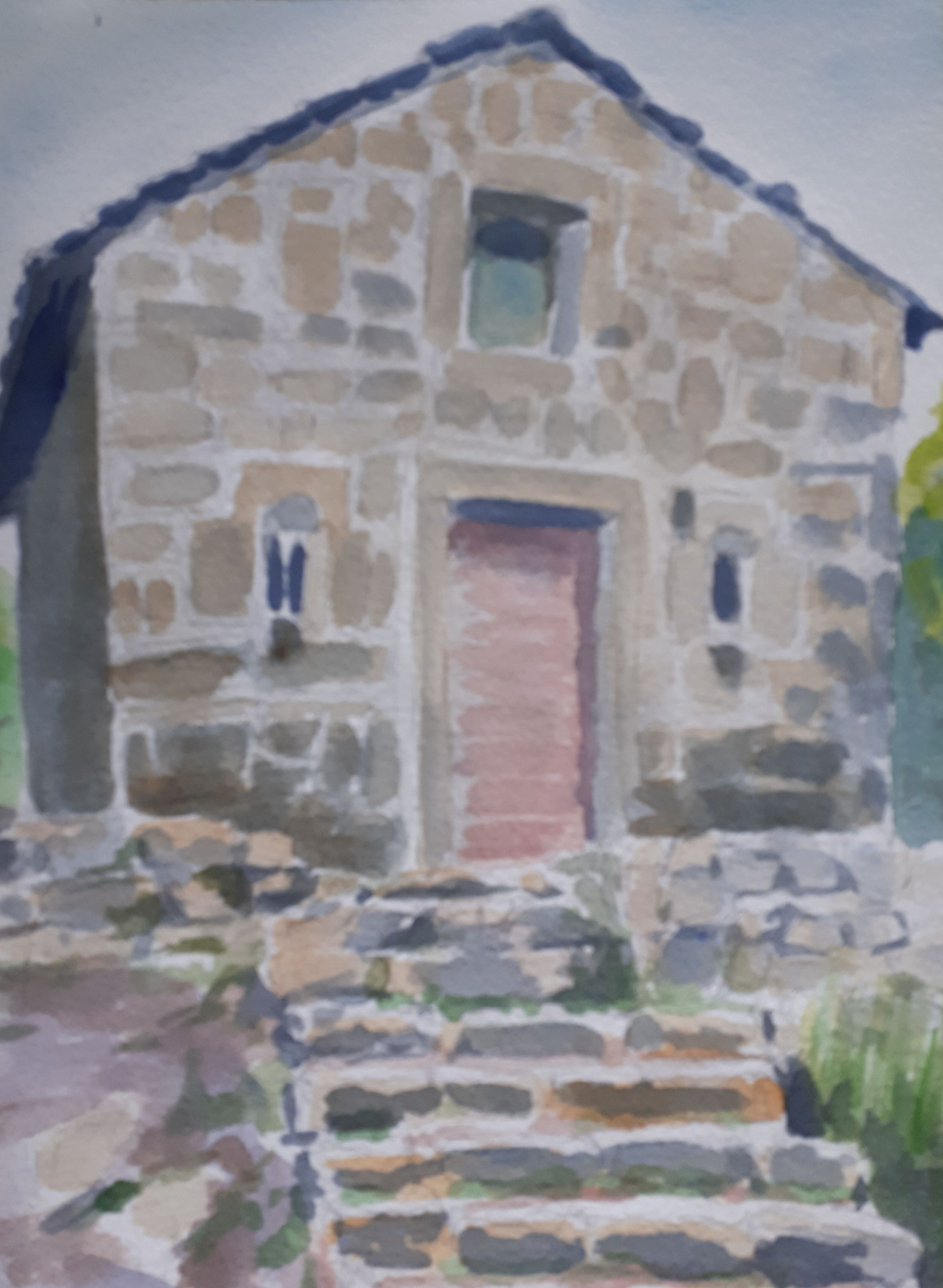 Une illustration d'une maison en pierre avec une porte en bois et des escaliers en pierre, entourée de verdure.