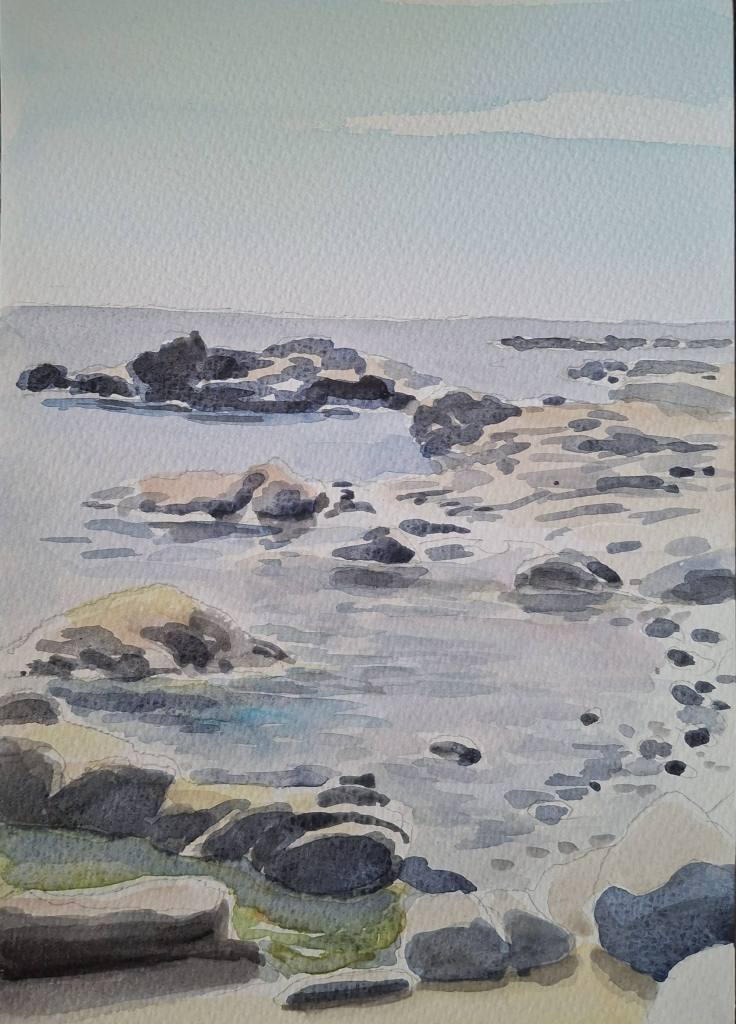 Peinture acrylique de paysage côtier avec des rochers et une mer calme sous un ciel clair.
